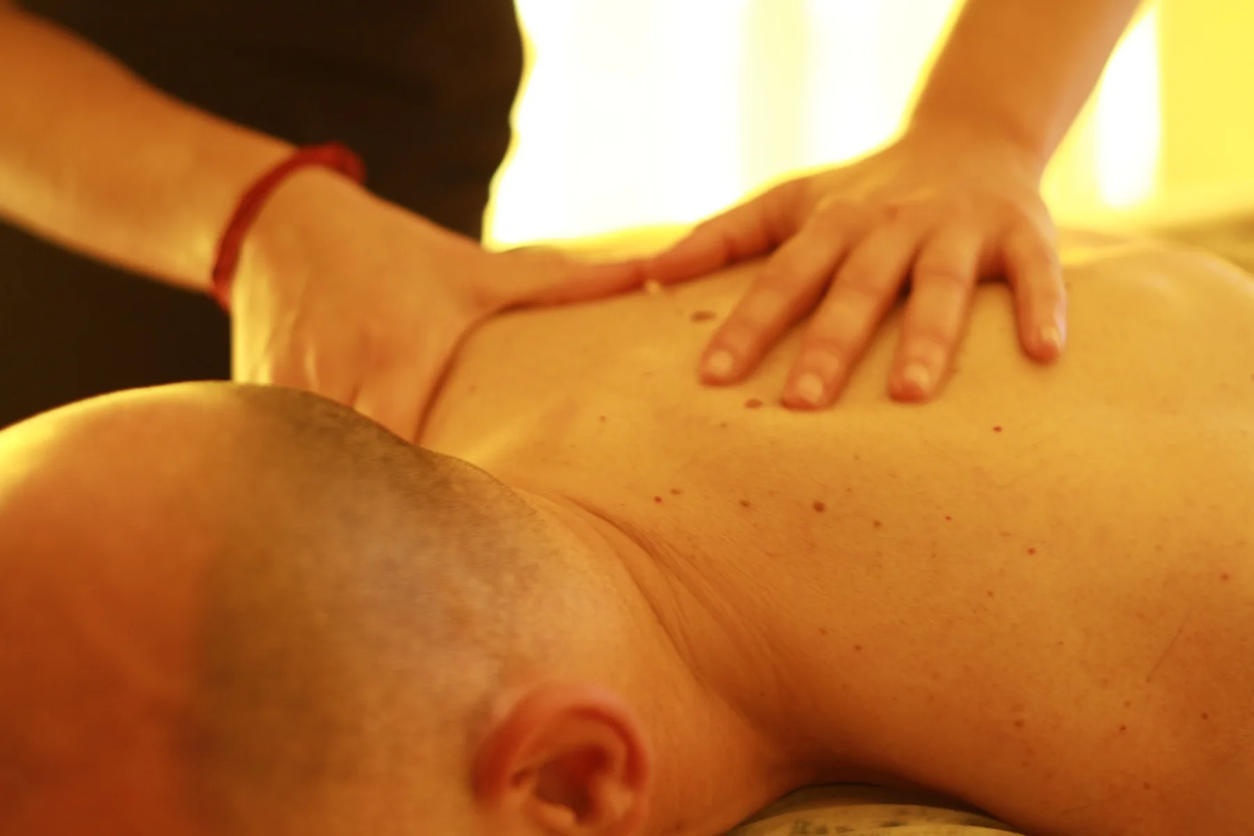Massagem de costas e pescoço no LifeStyle SPA Coimbra